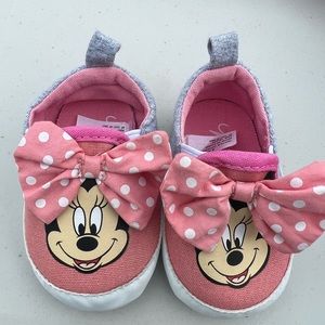 2 pairs infant shoes